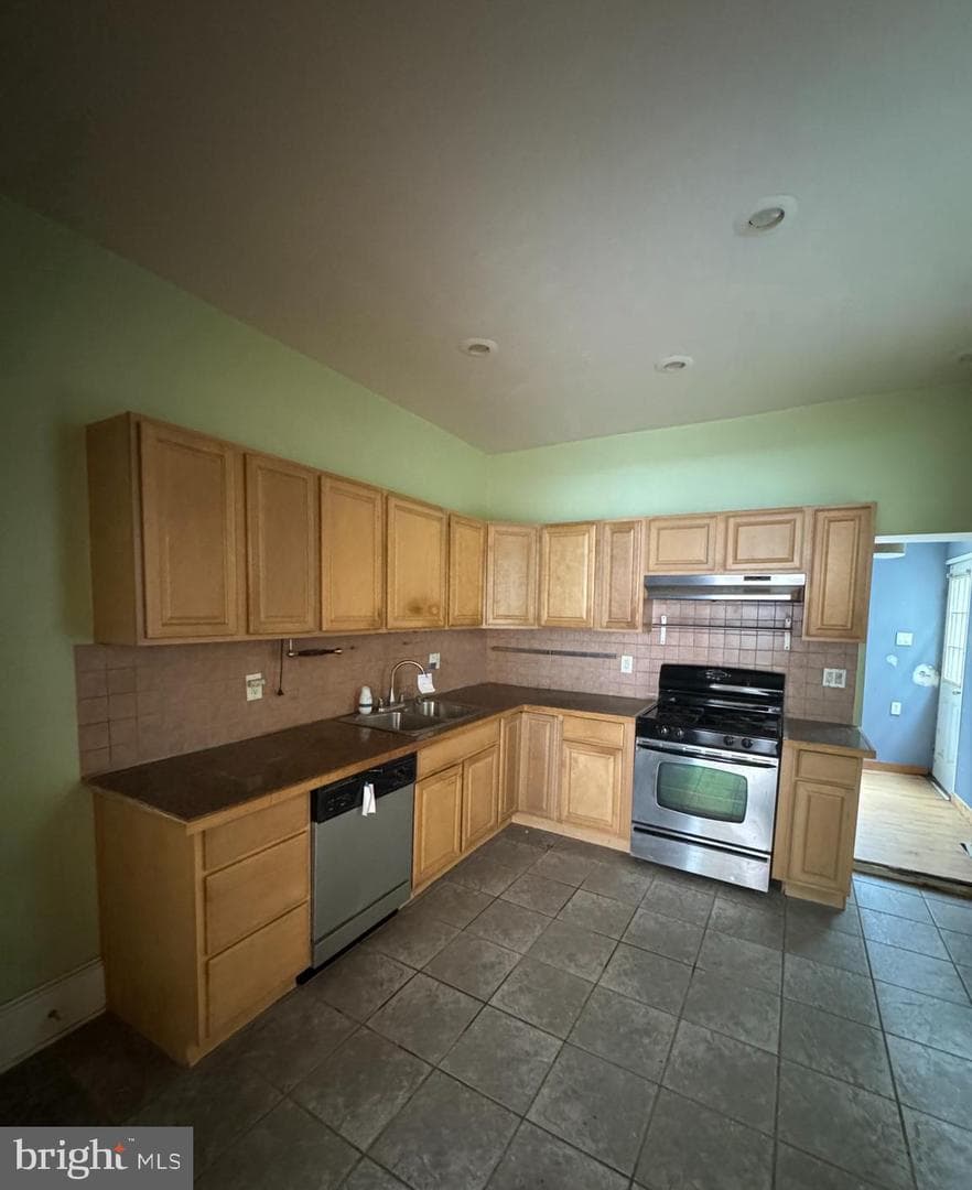 417 Mckean Street photo 27