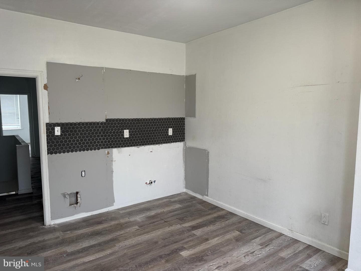 819 E Russell Street photo 8