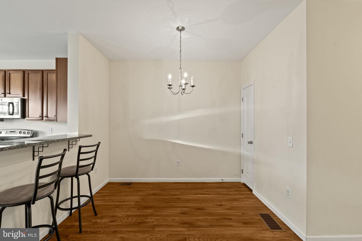 2529 Pickwick Street photo 13