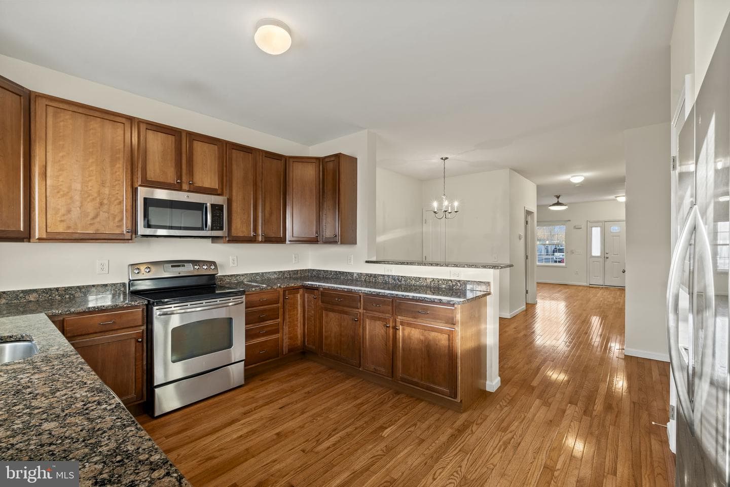 2529 Pickwick Street photo 6