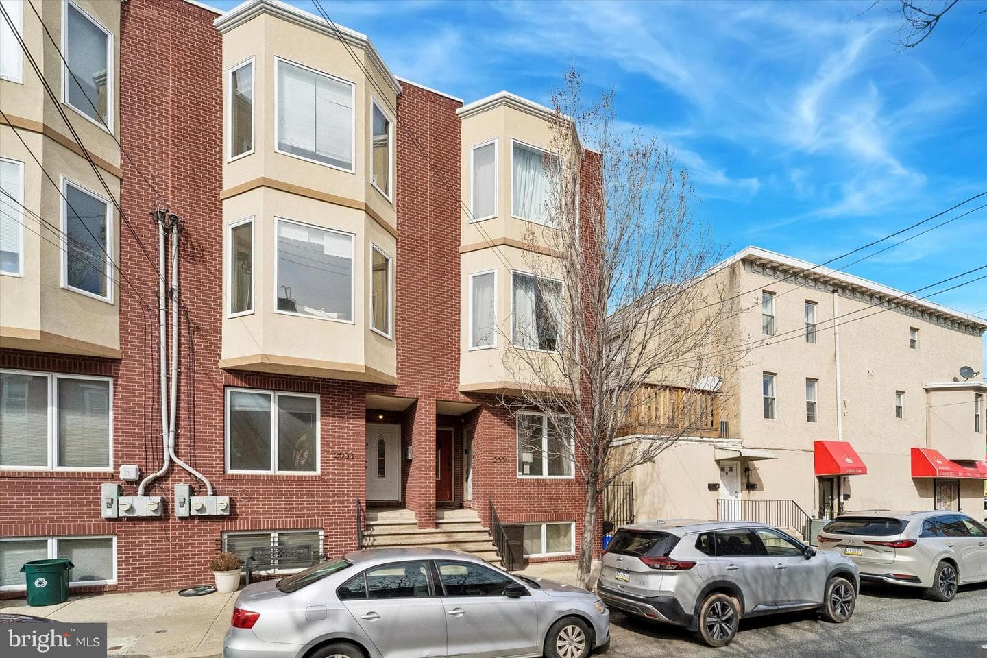 2001 Carpenter Street #b photo 1