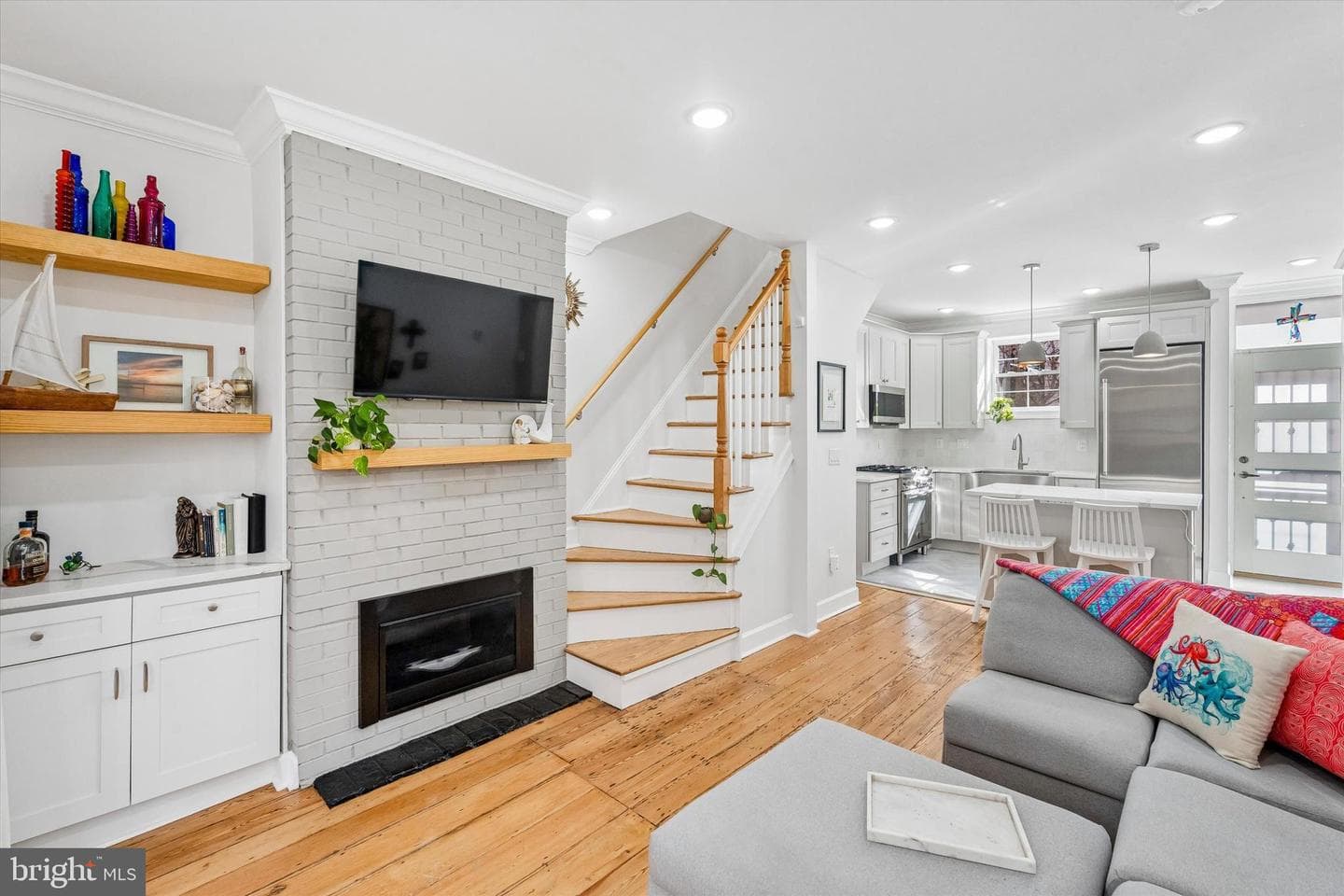 2047 Waverly Street photo 11