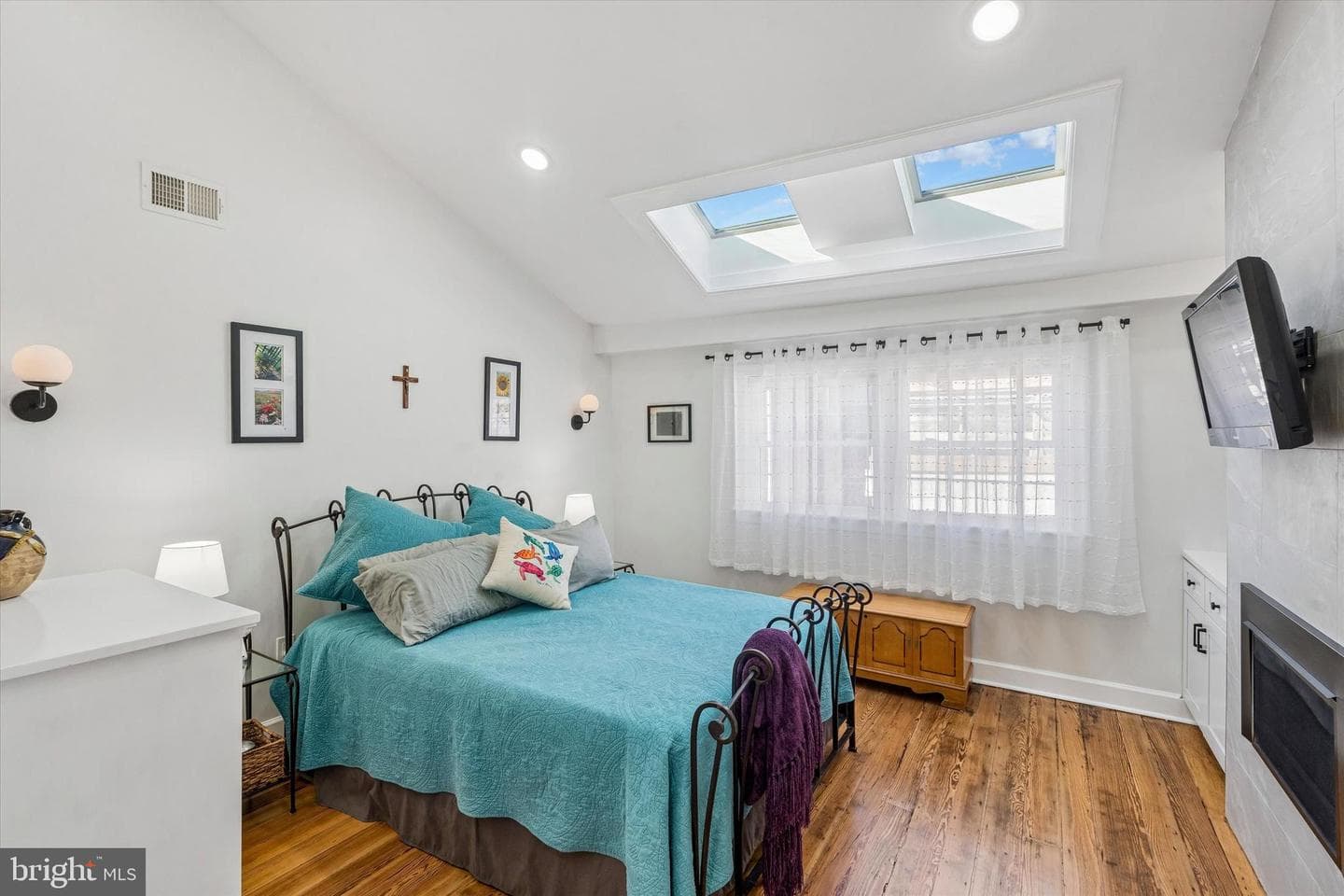 2047 Waverly Street photo 25