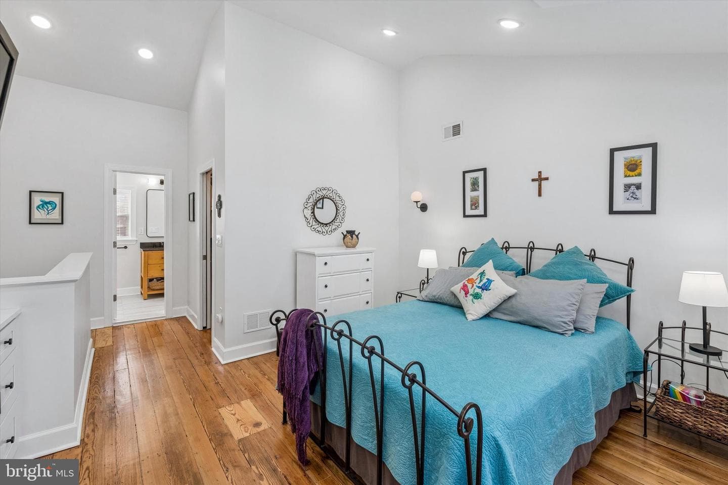 2047 Waverly Street photo 26