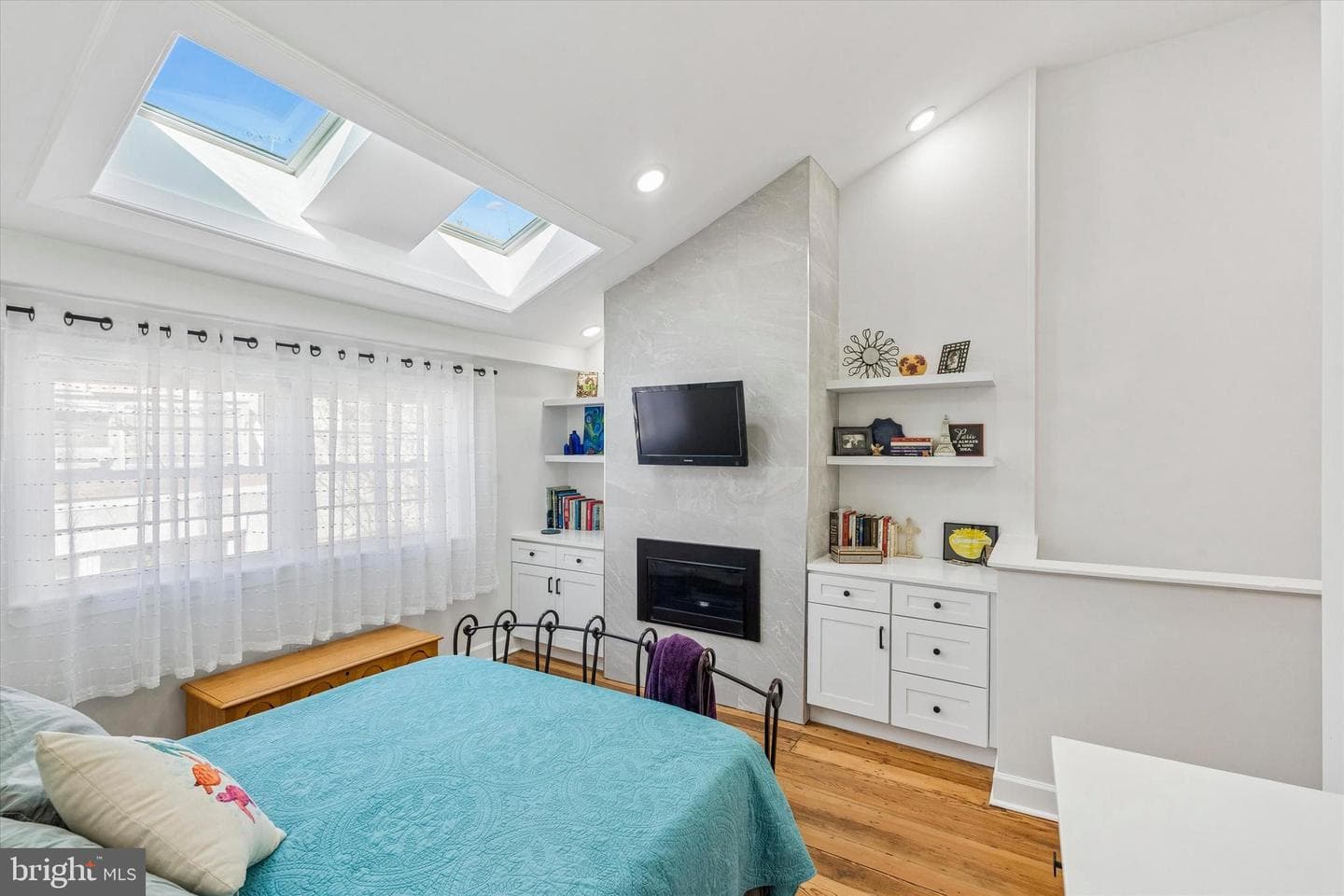 2047 Waverly Street photo 27