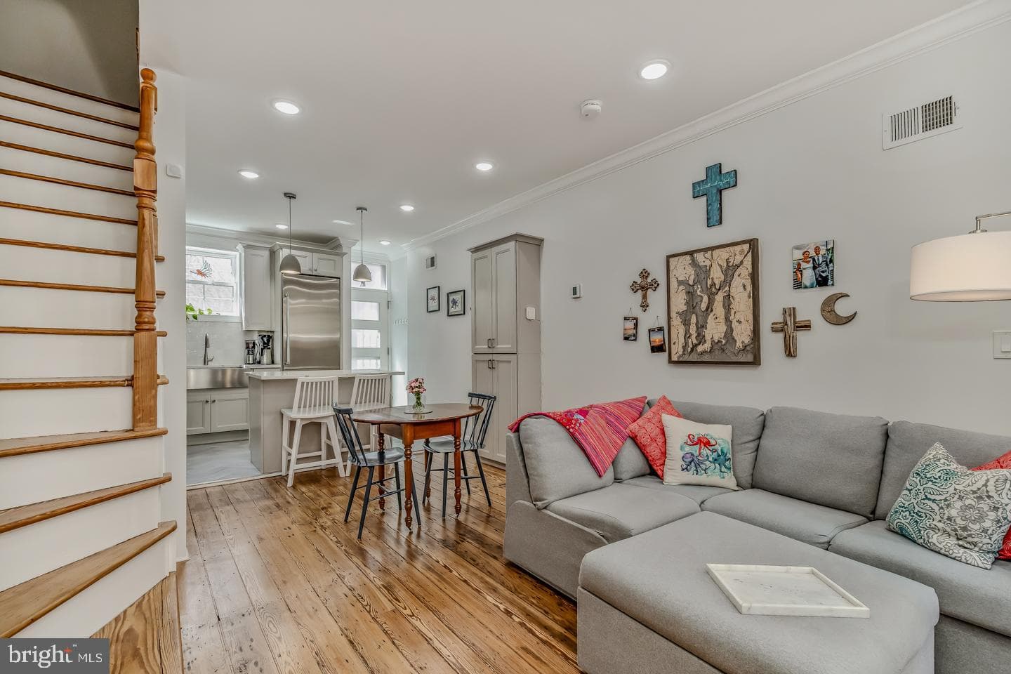 2047 Waverly Street photo 3