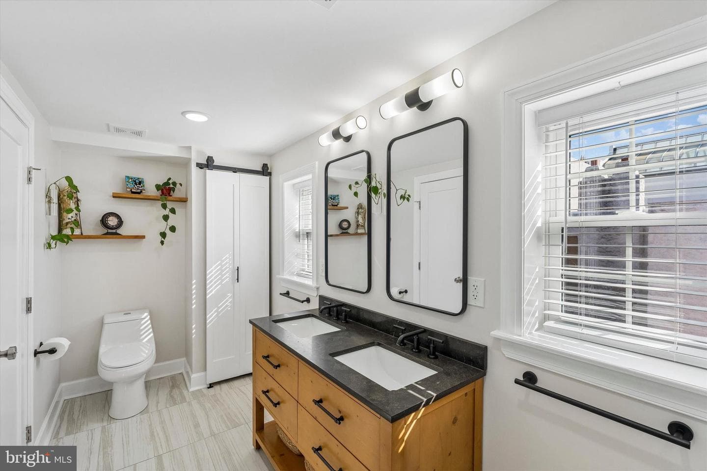 2047 Waverly Street photo 32