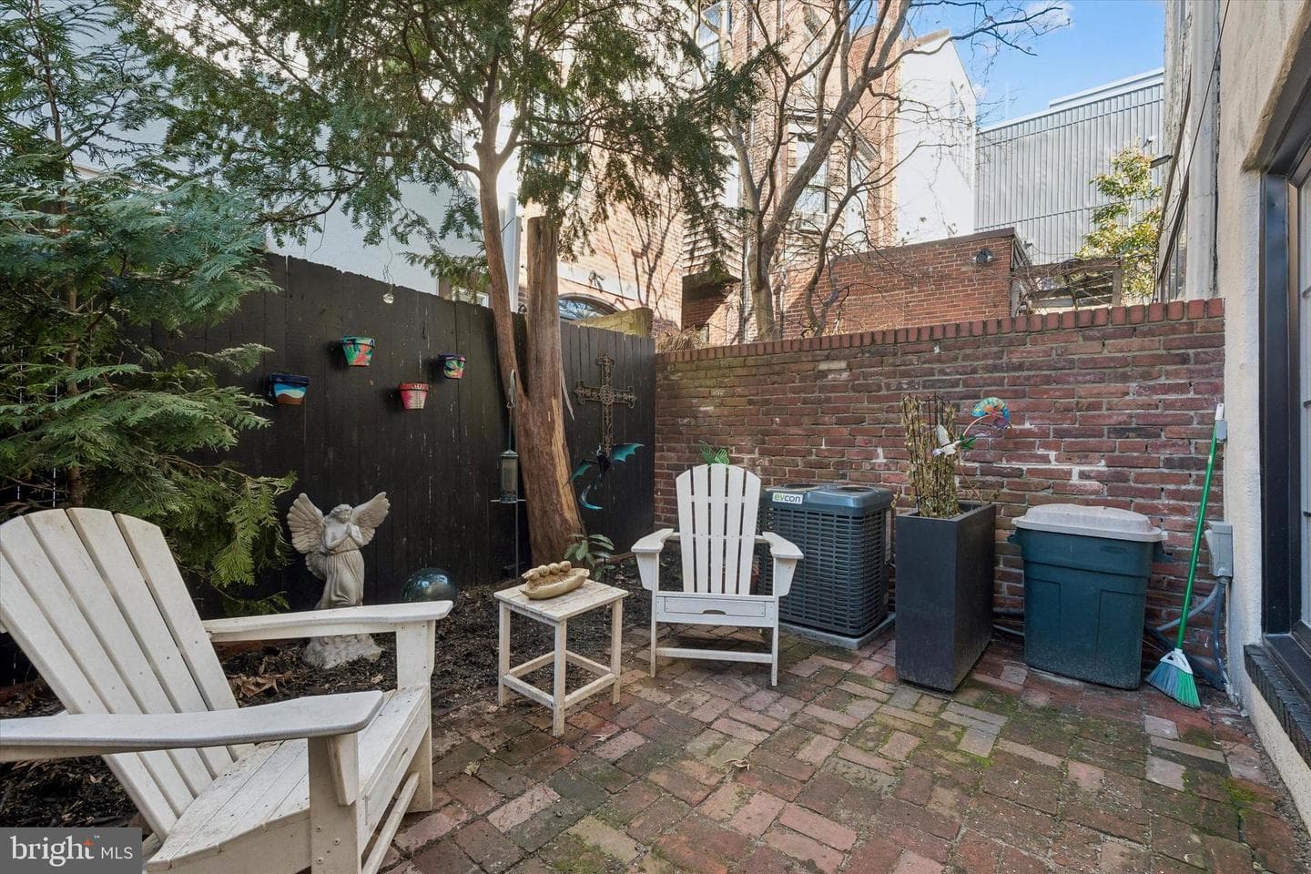 2047 Waverly Street photo 36