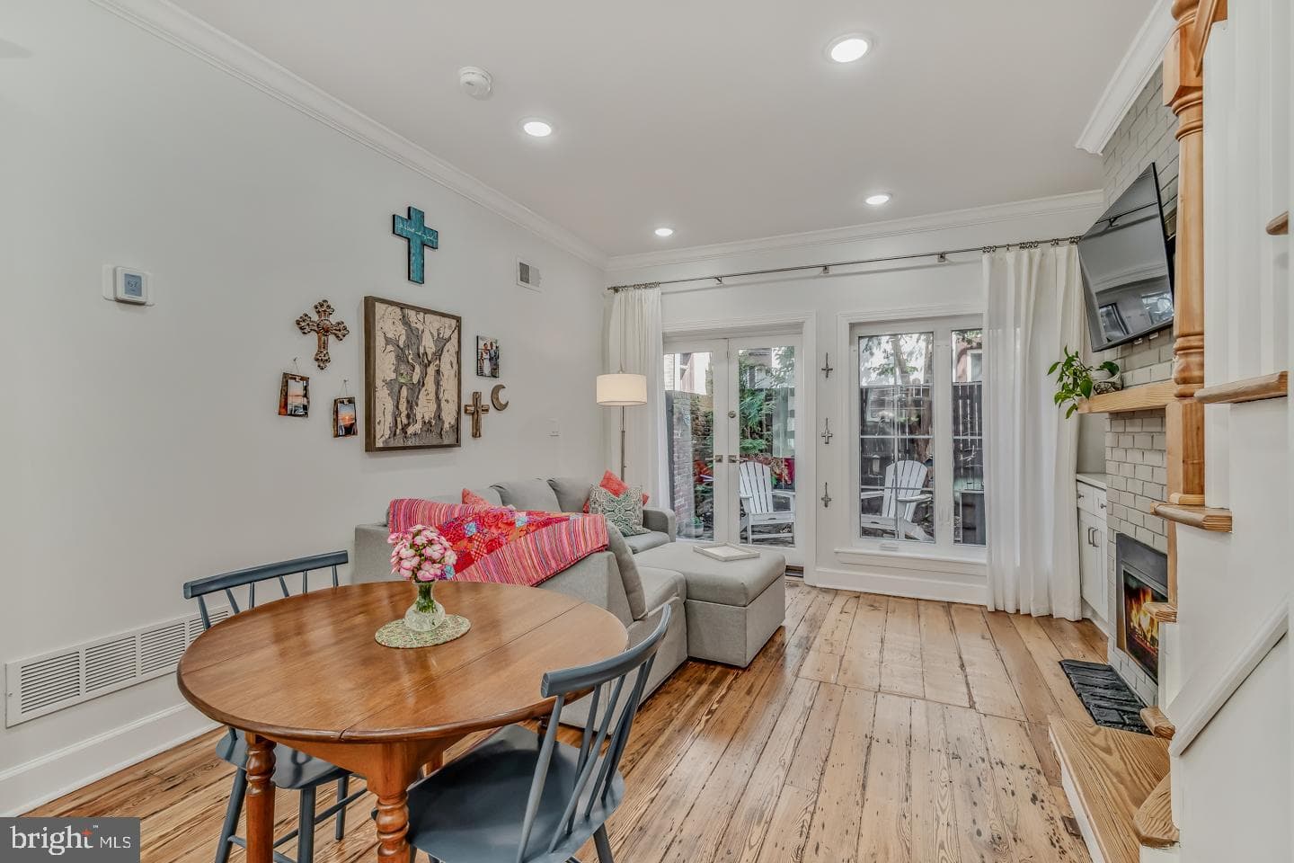 2047 Waverly Street photo 4