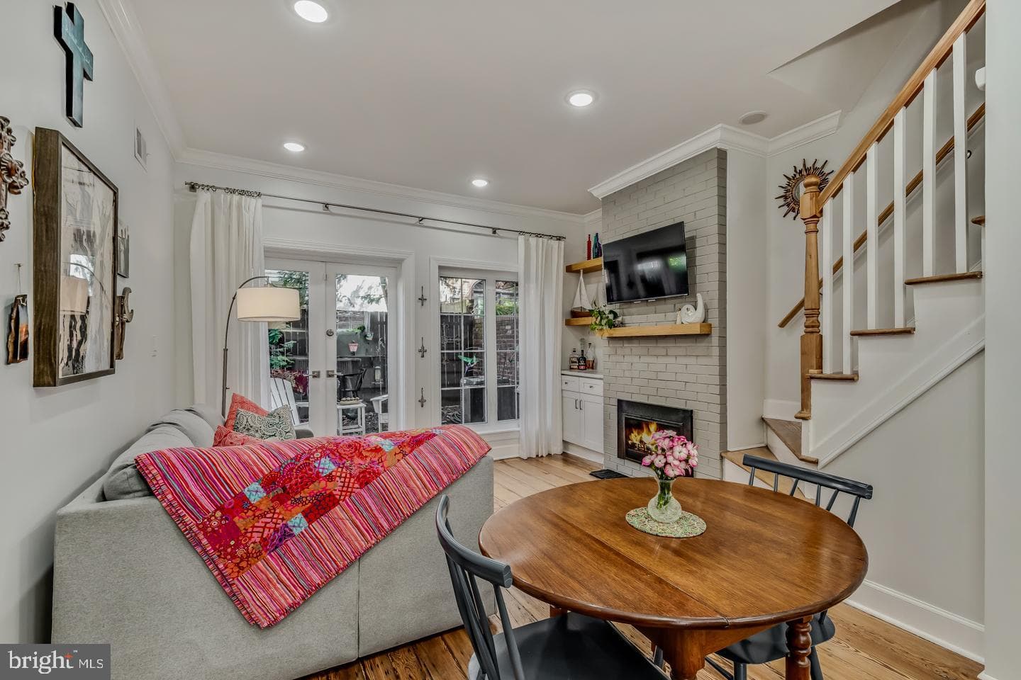 2047 Waverly Street photo 5