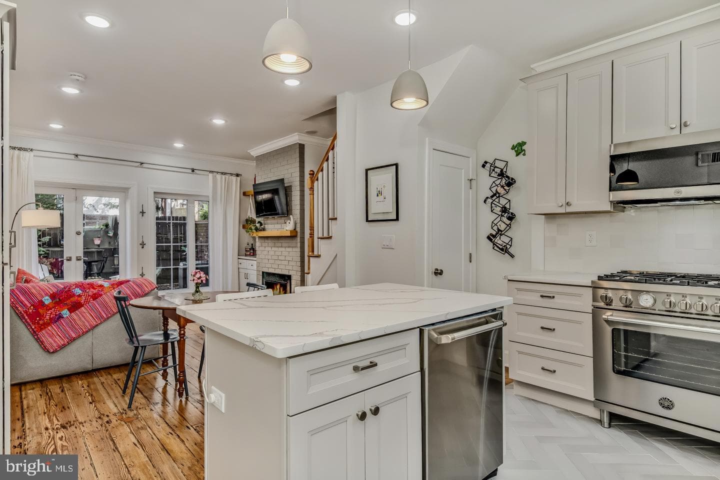 2047 Waverly Street photo 6