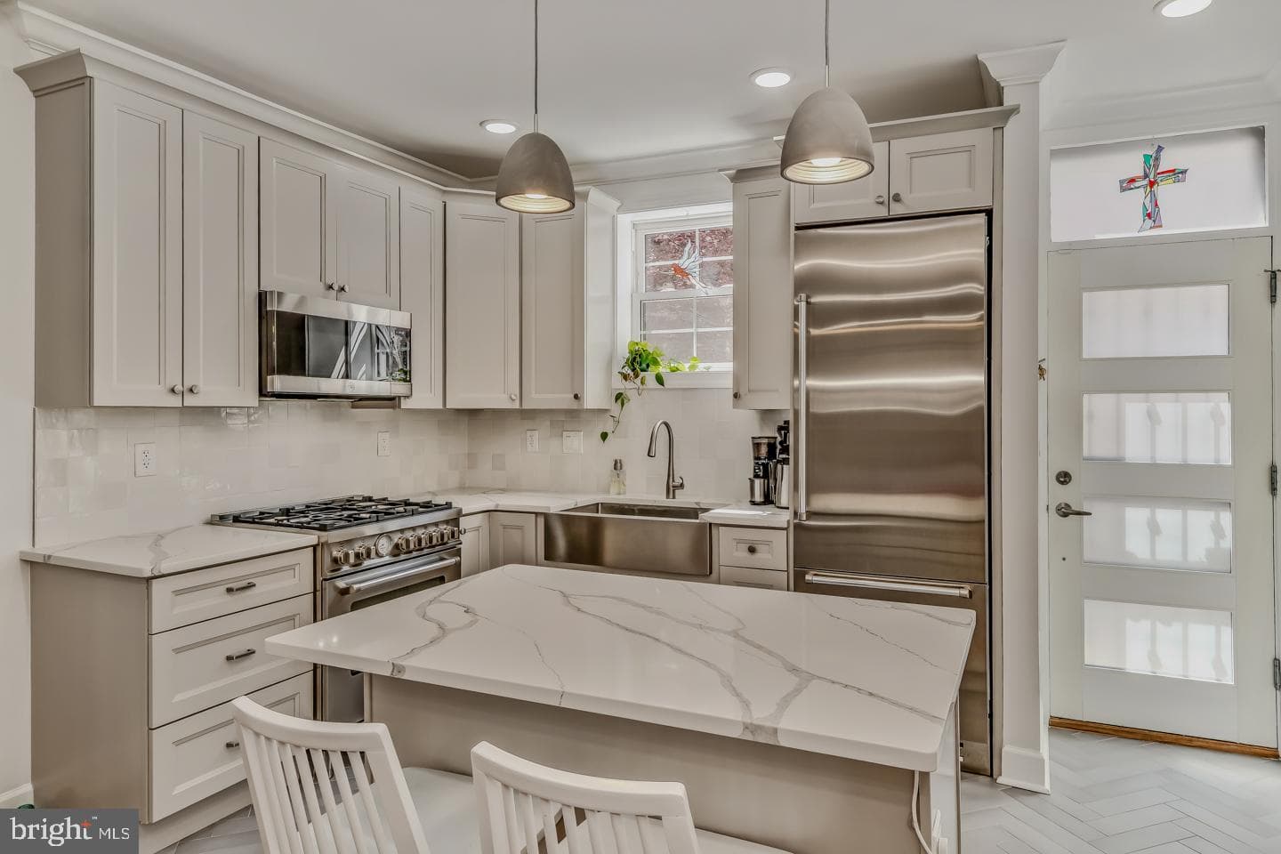 2047 Waverly Street photo 8