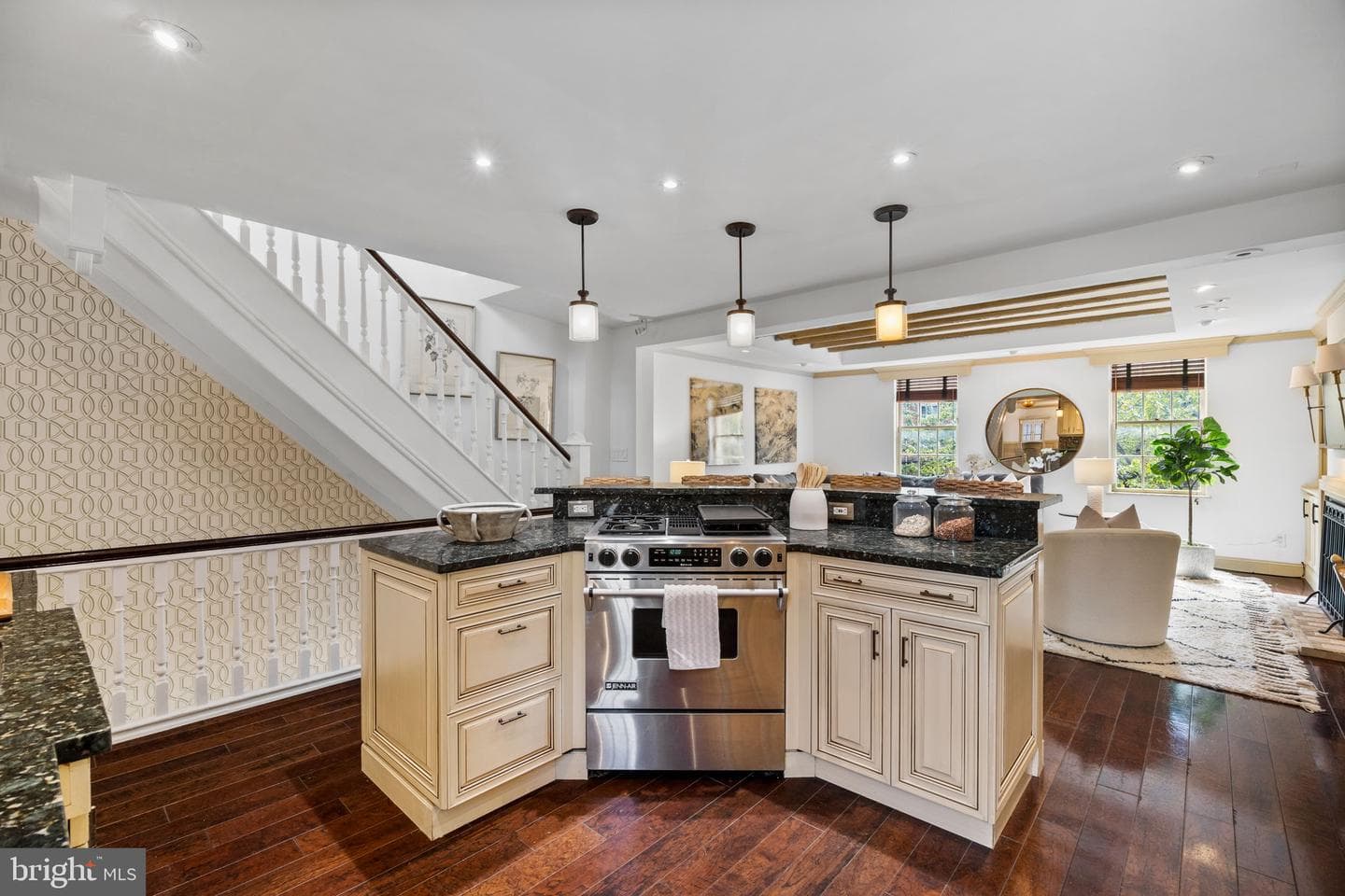 129 Bainbridge Street photo 16