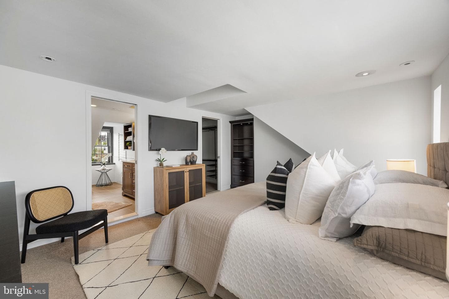 129 Bainbridge Street photo 38