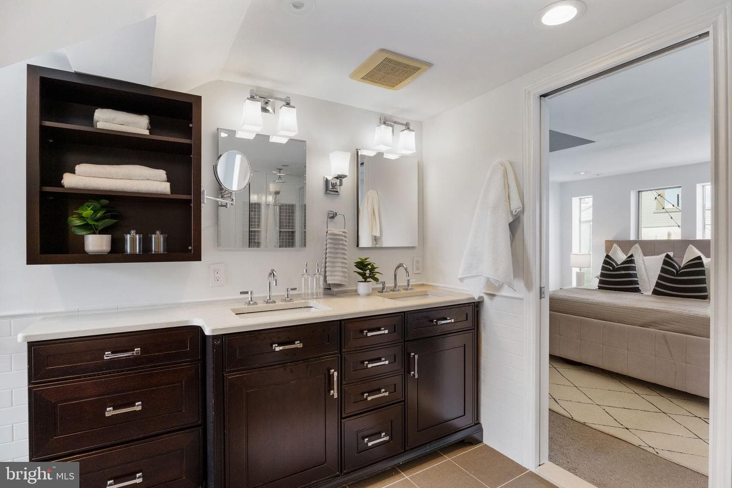 129 Bainbridge Street photo 41