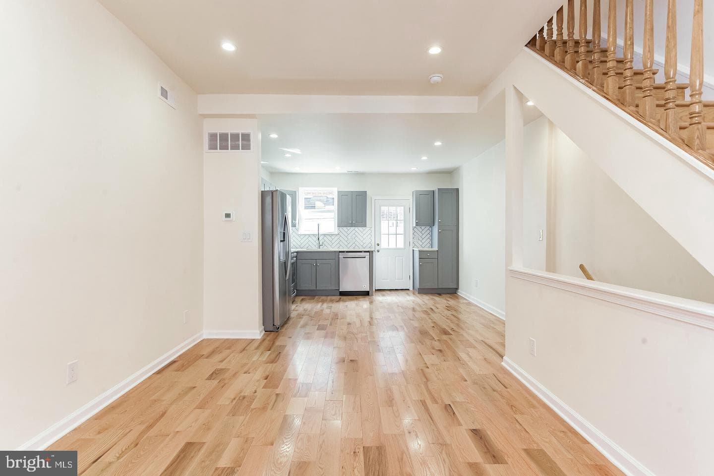 745 S Darien Street photo 12