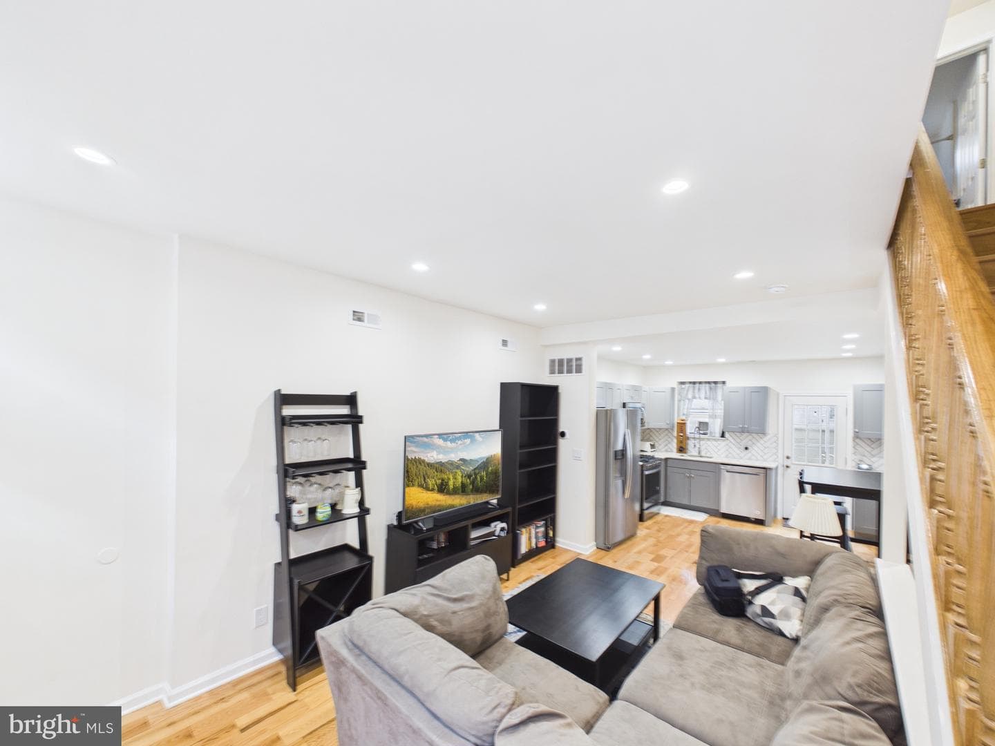 745 S Darien Street photo 5