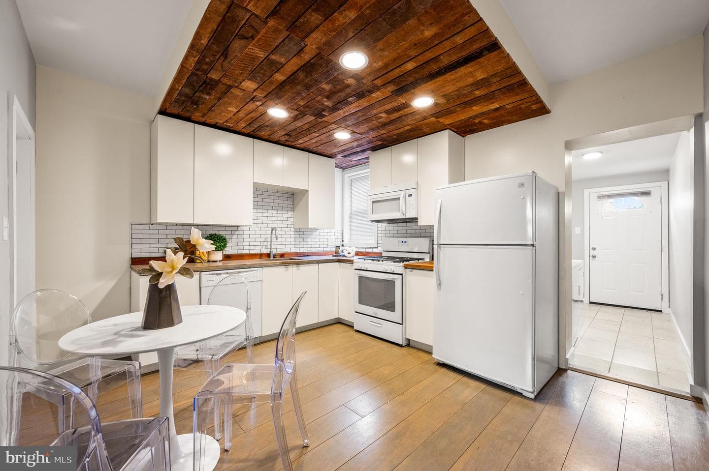 1829 E Hazzard Street photo 2
