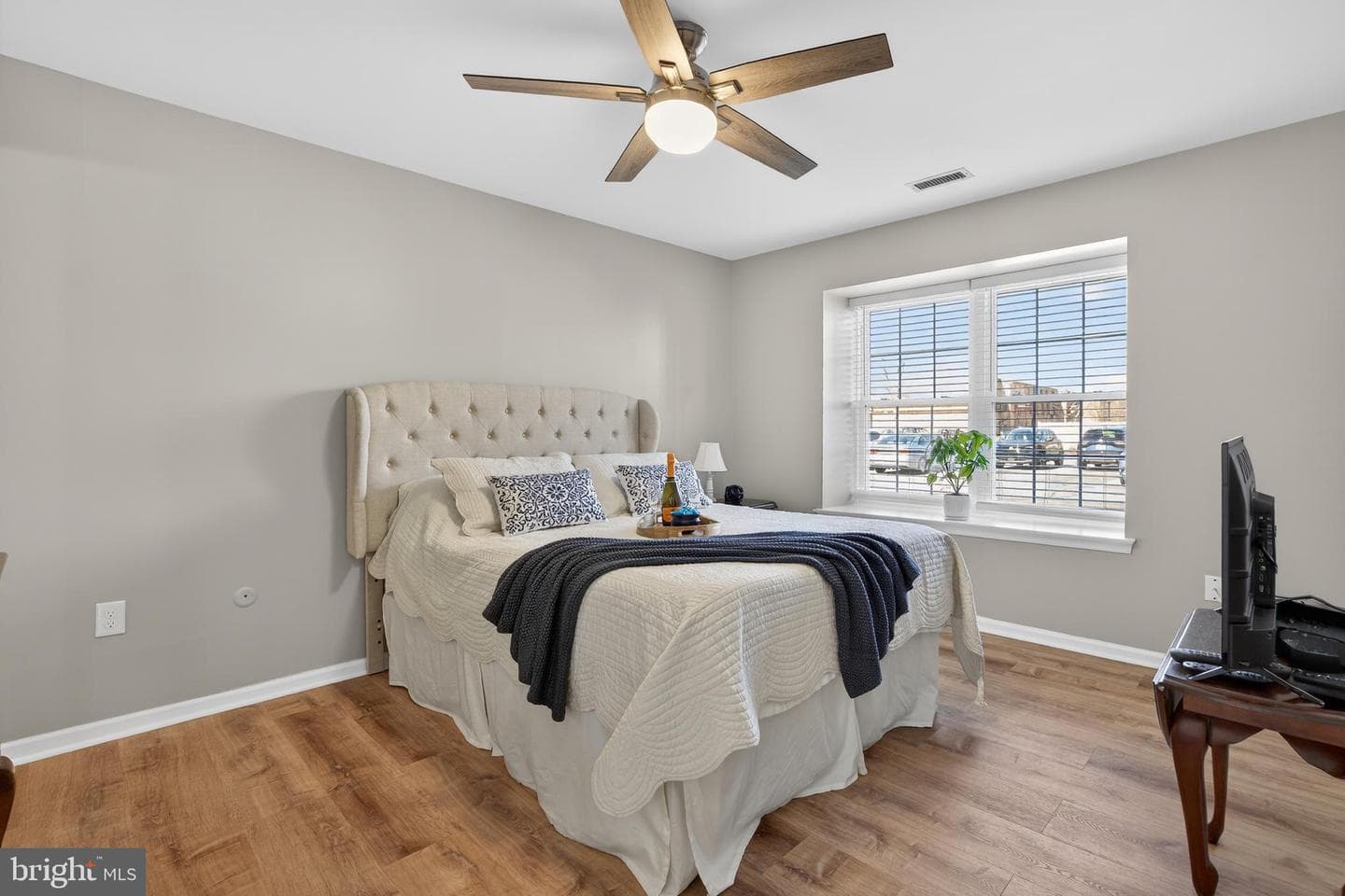 71101 Delaire Landing Road #101 photo 14