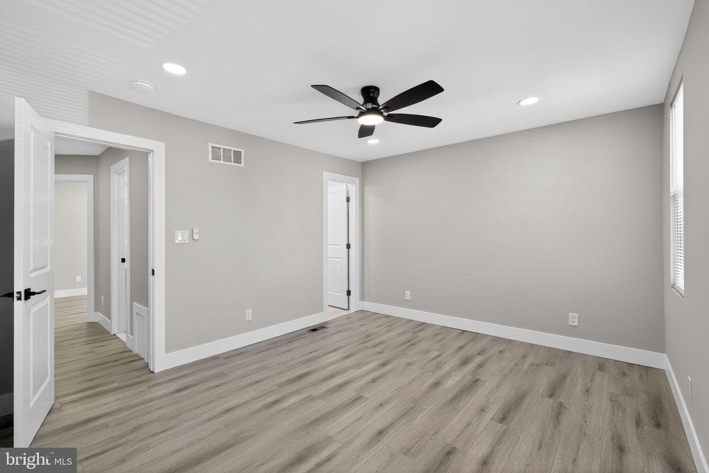 1408 Unruh Avenue photo 12