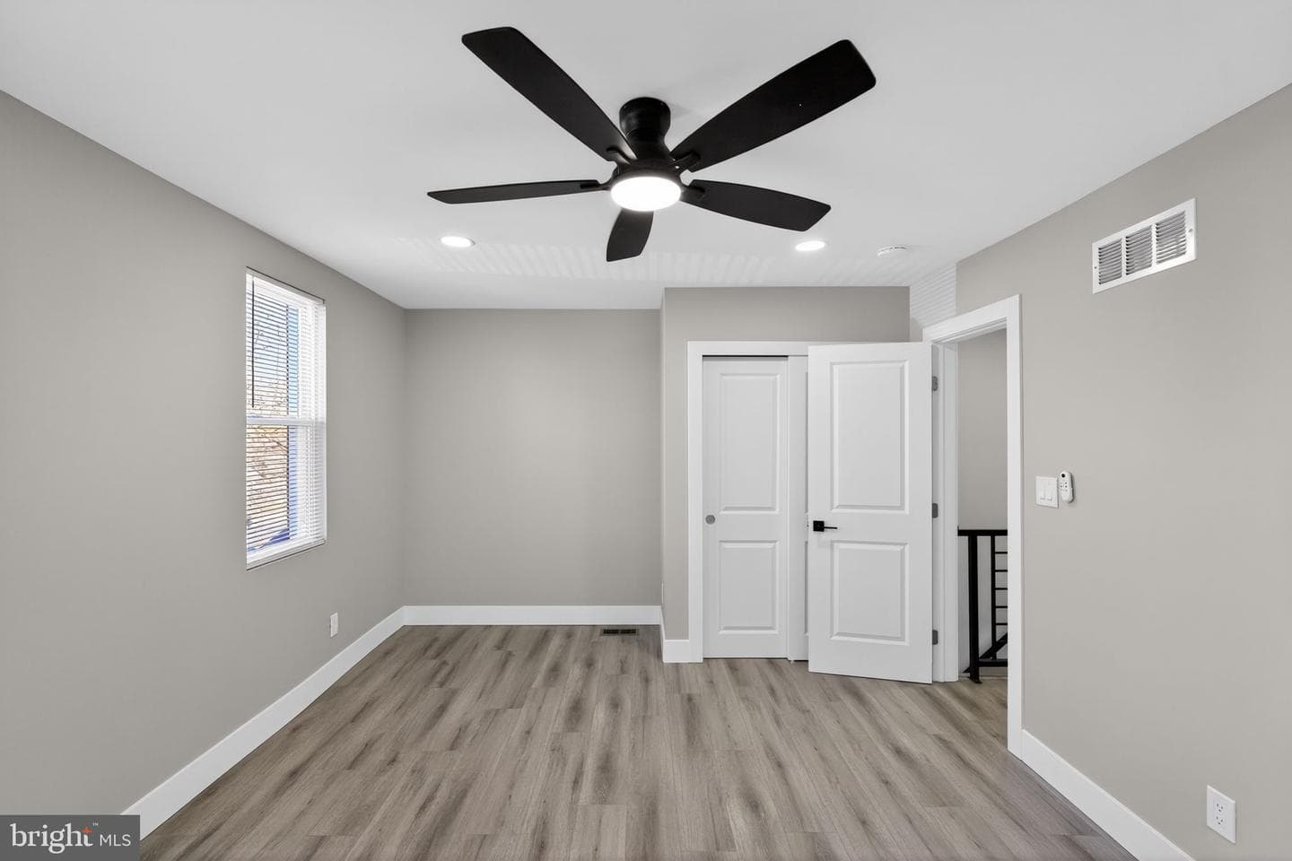 1408 Unruh Avenue photo 18