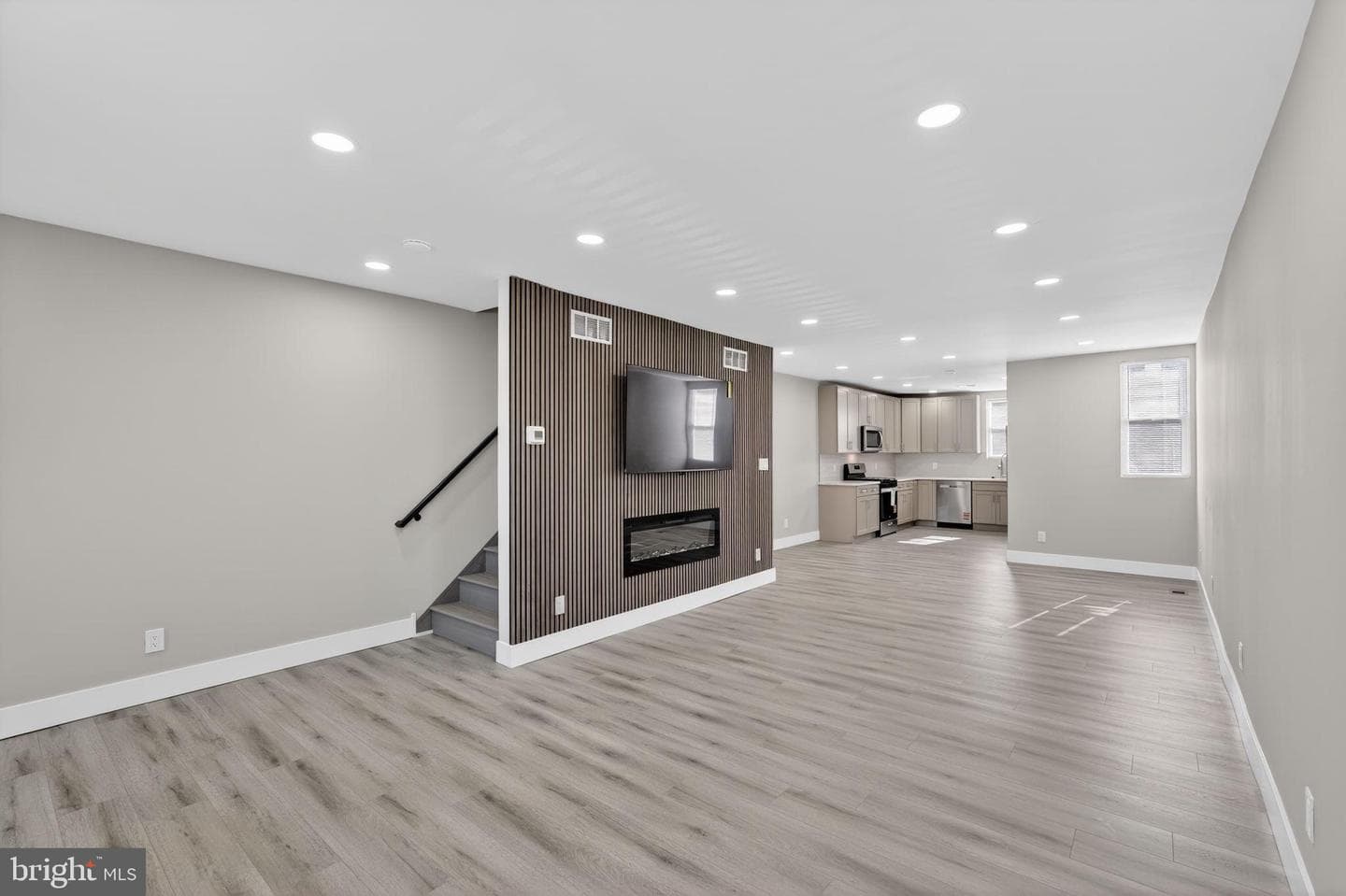 1408 Unruh Avenue photo 3