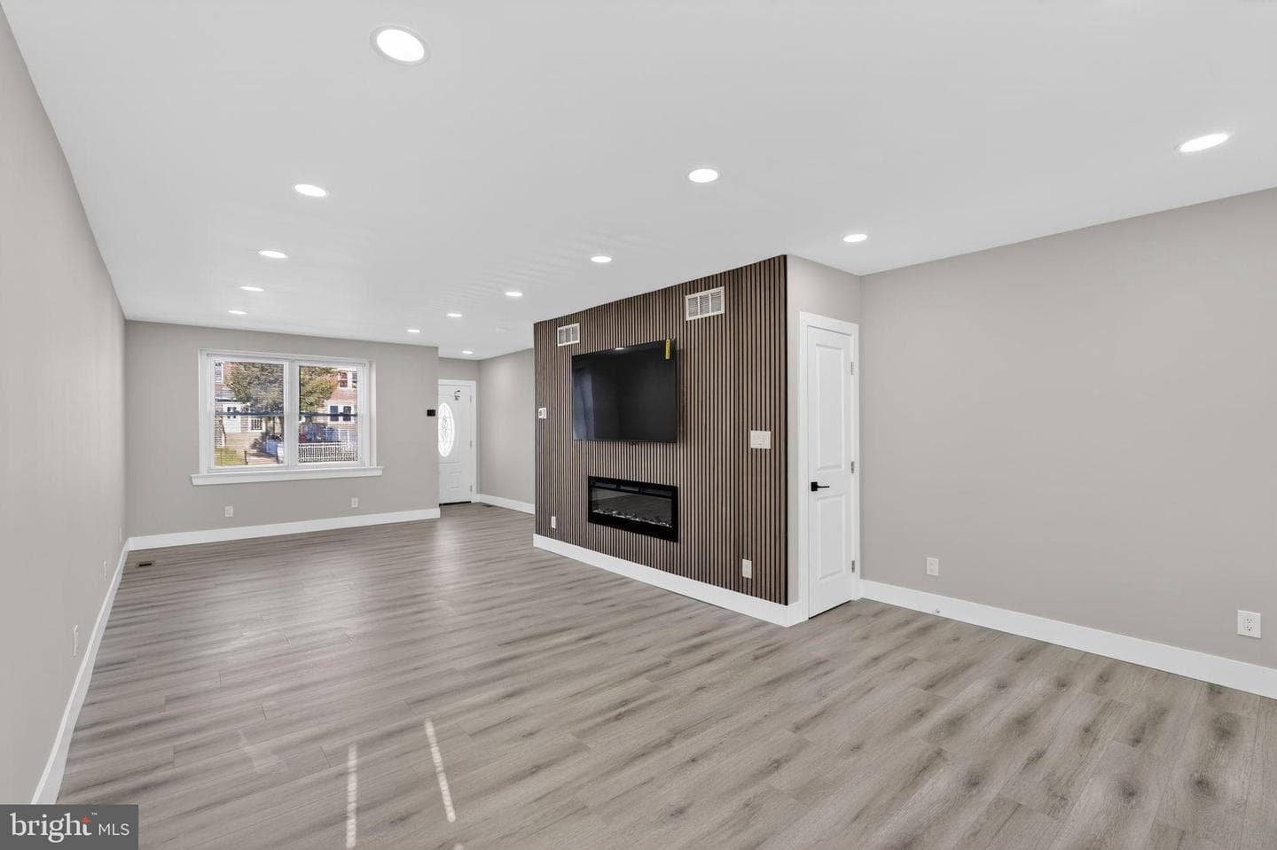 1408 Unruh Avenue photo 5