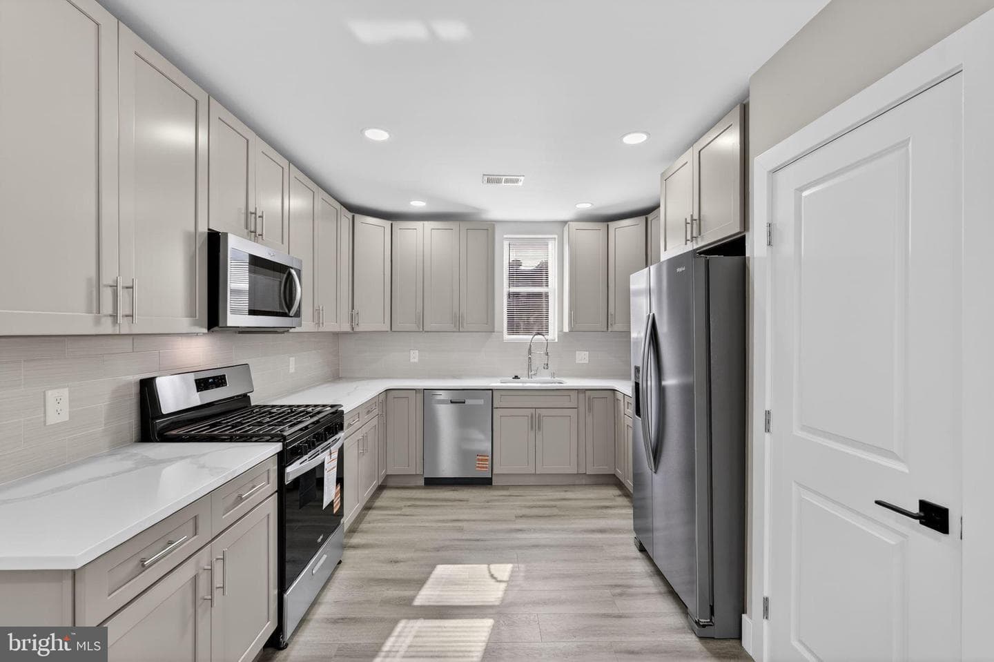 1408 Unruh Avenue photo 6