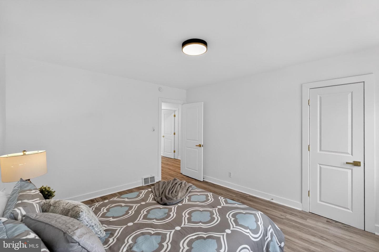 8613 Thouron Avenue photo 17