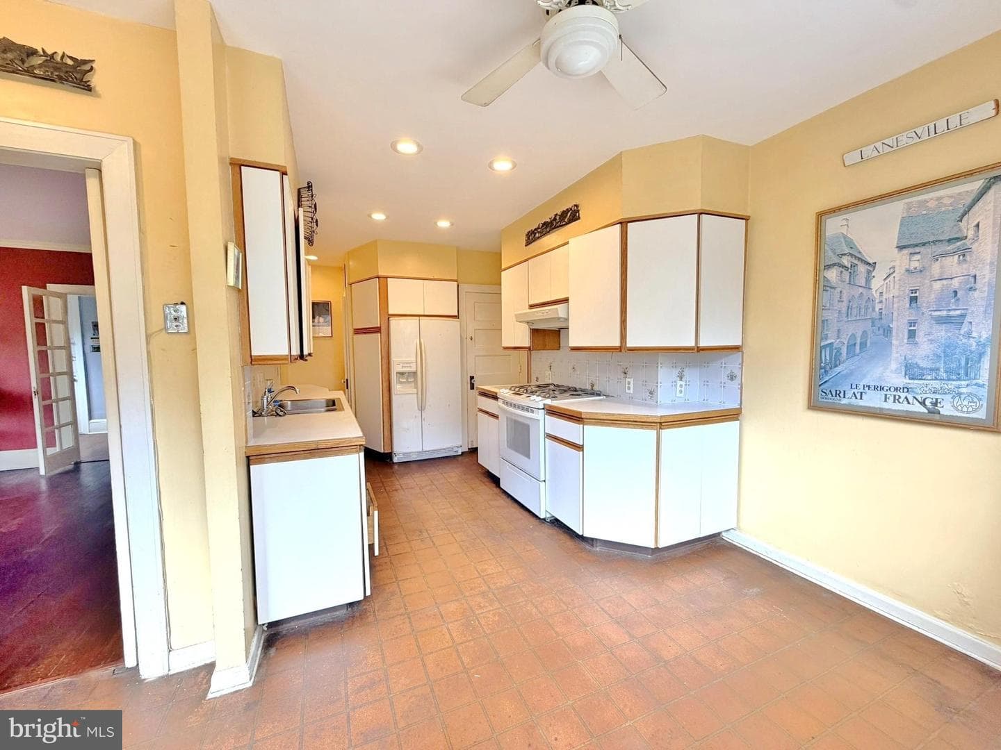 3130 W Penn Street photo 16