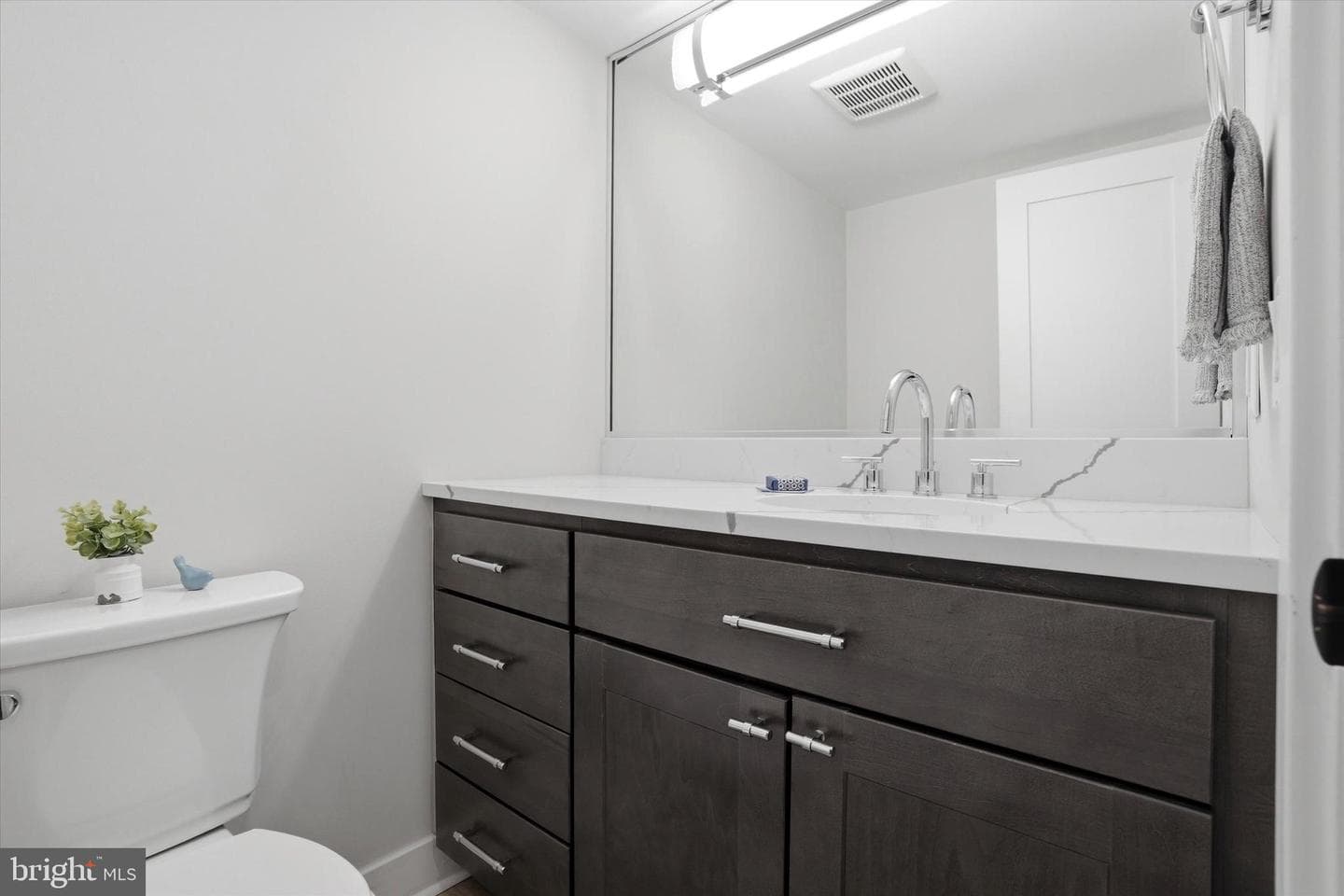 241 S 6th St #1304f photo 25