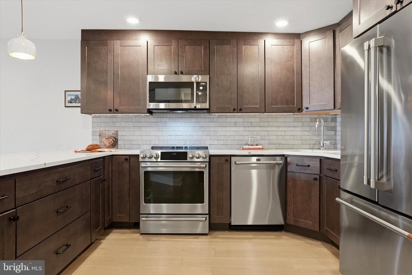 241 S 6th St #1304f photo 4