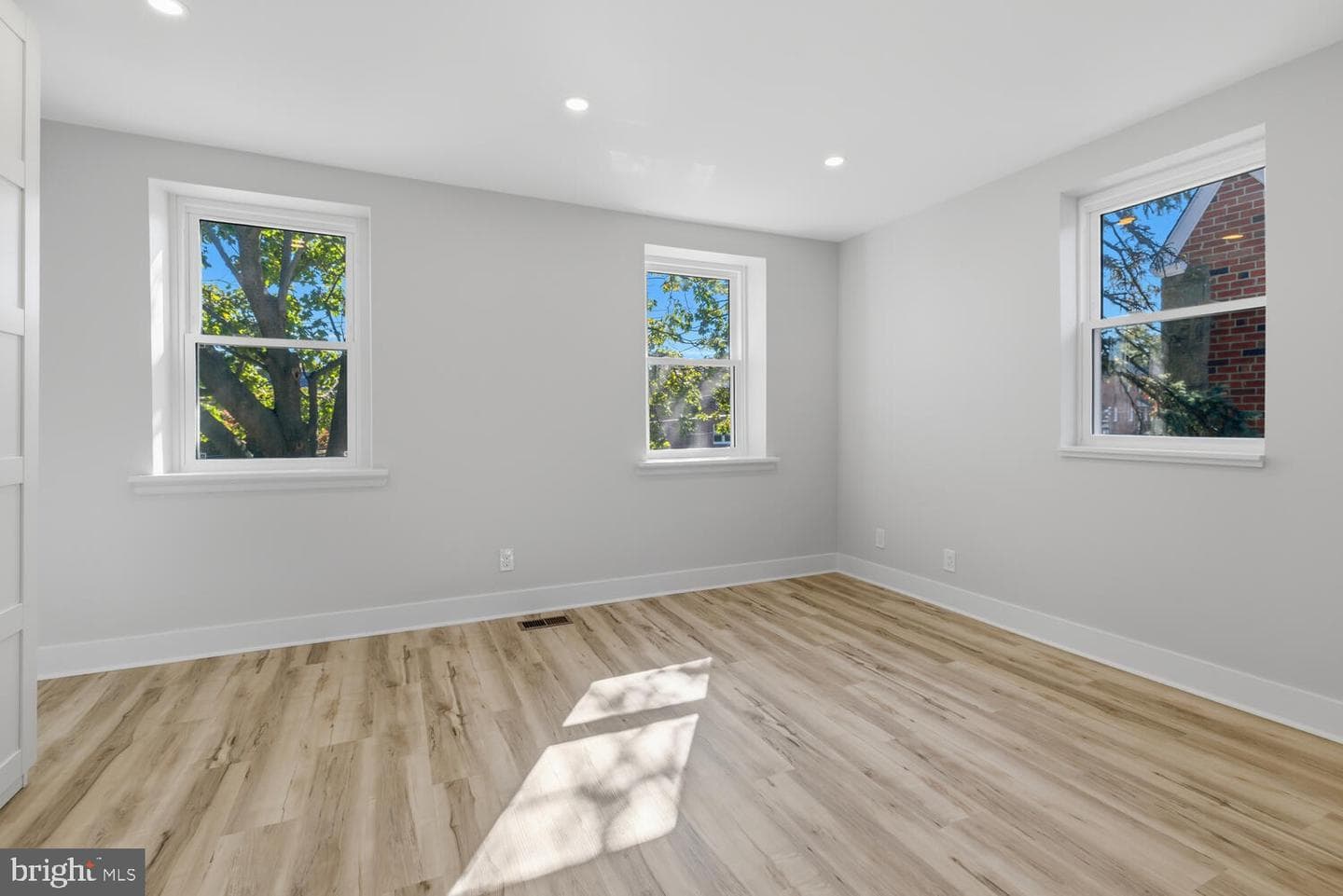 937 E Gorgas Lane photo 34