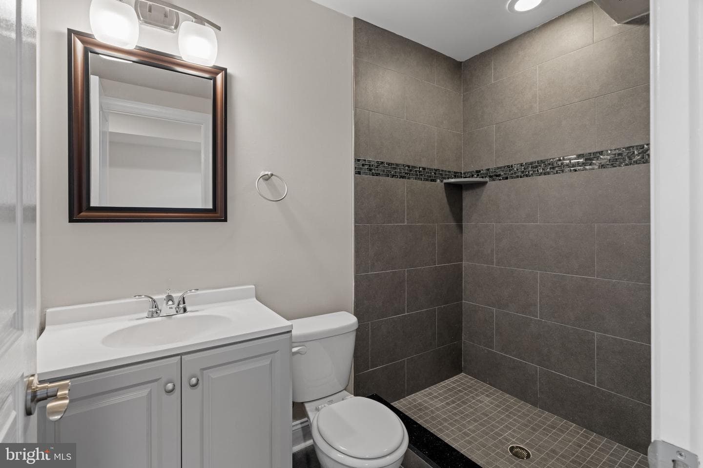 2039 E Hazzard Street photo 54