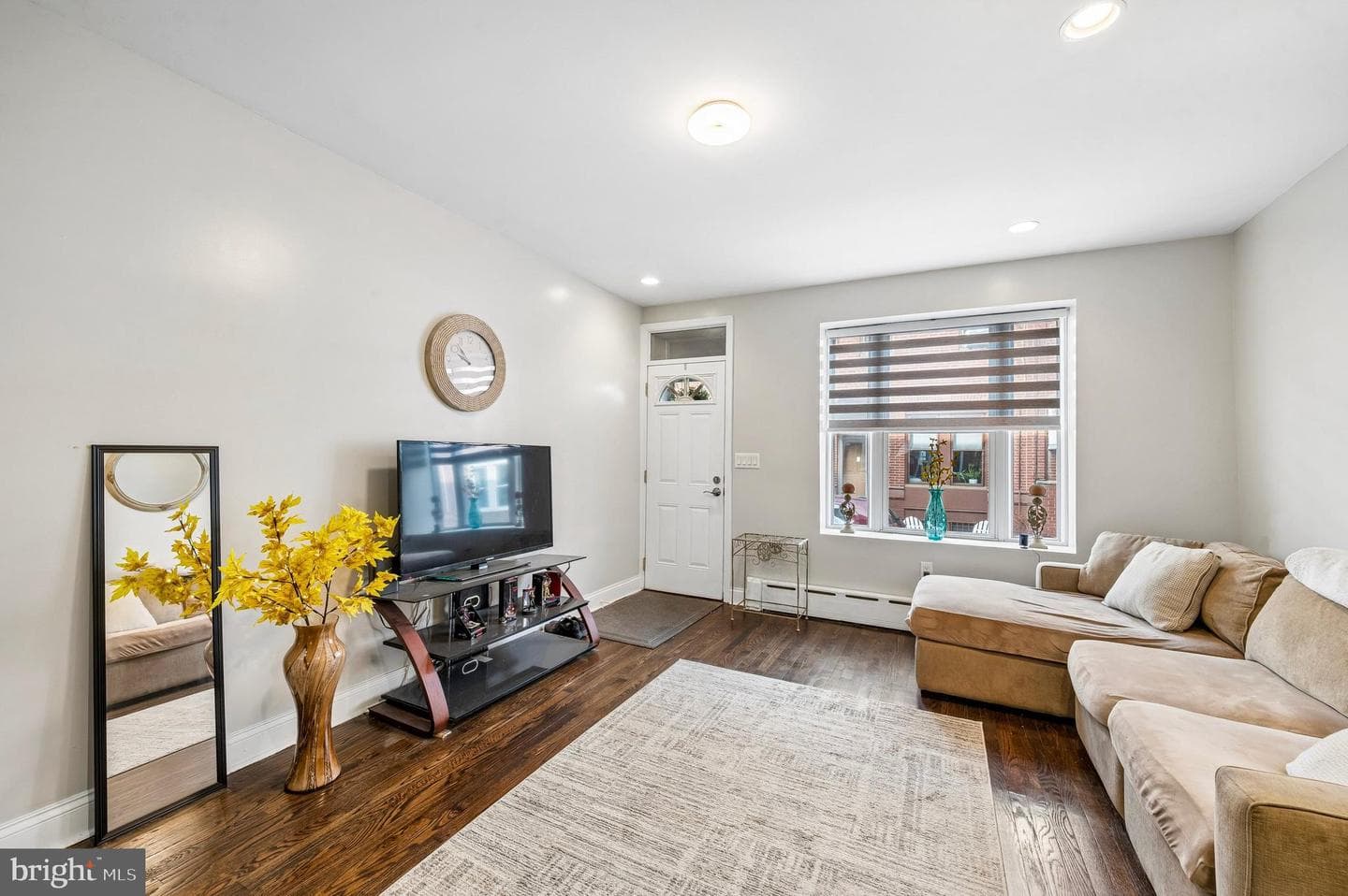 2427 S Mole Street photo 4