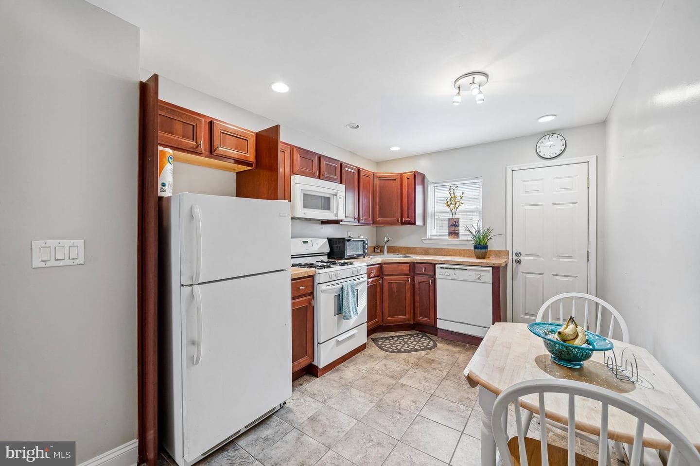 2427 S Mole Street photo 6