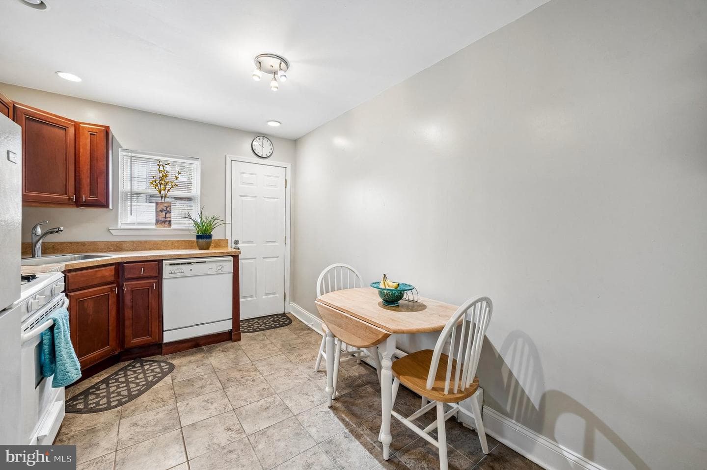 2427 S Mole Street photo 7