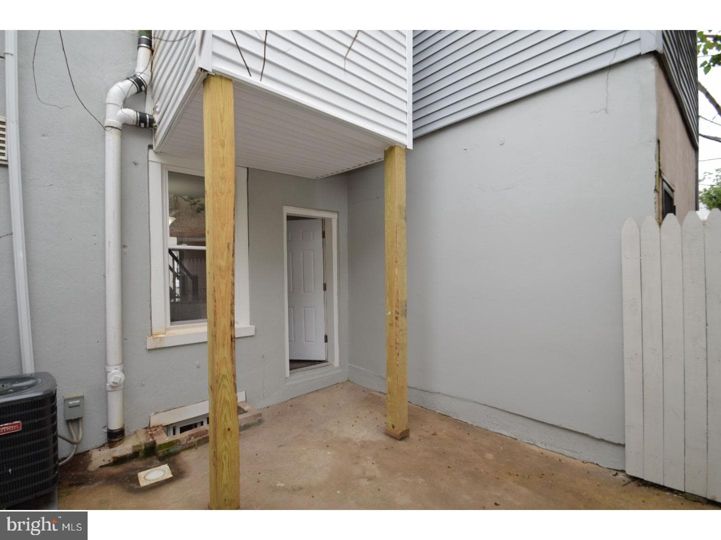 1812 Waterloo Street photo 16