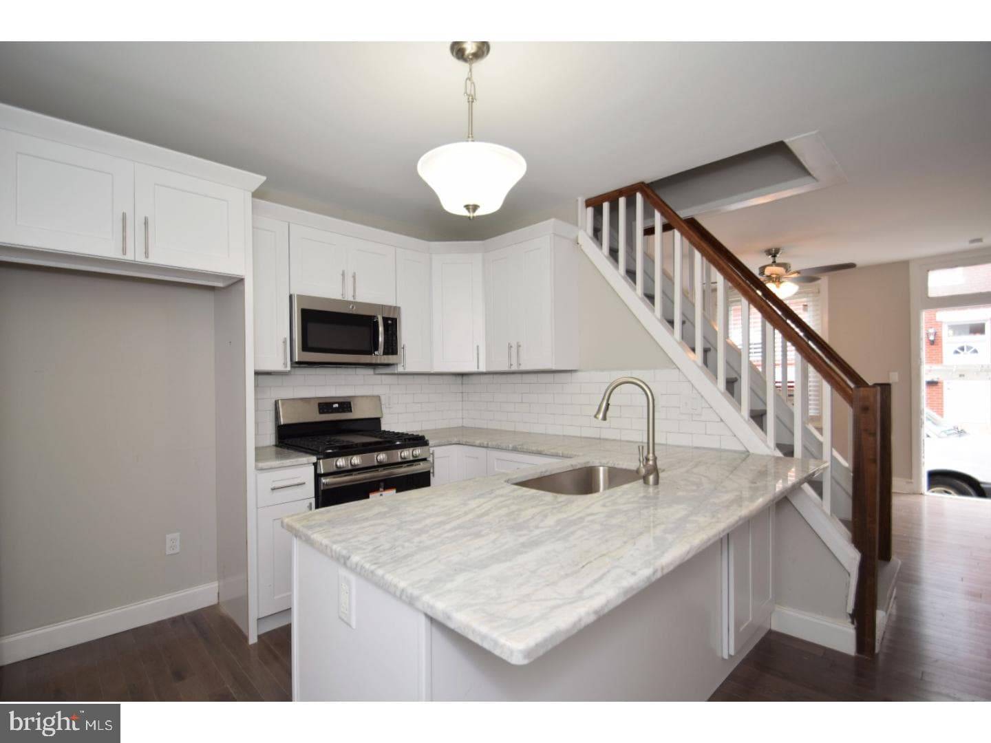1812 Waterloo Street photo 5