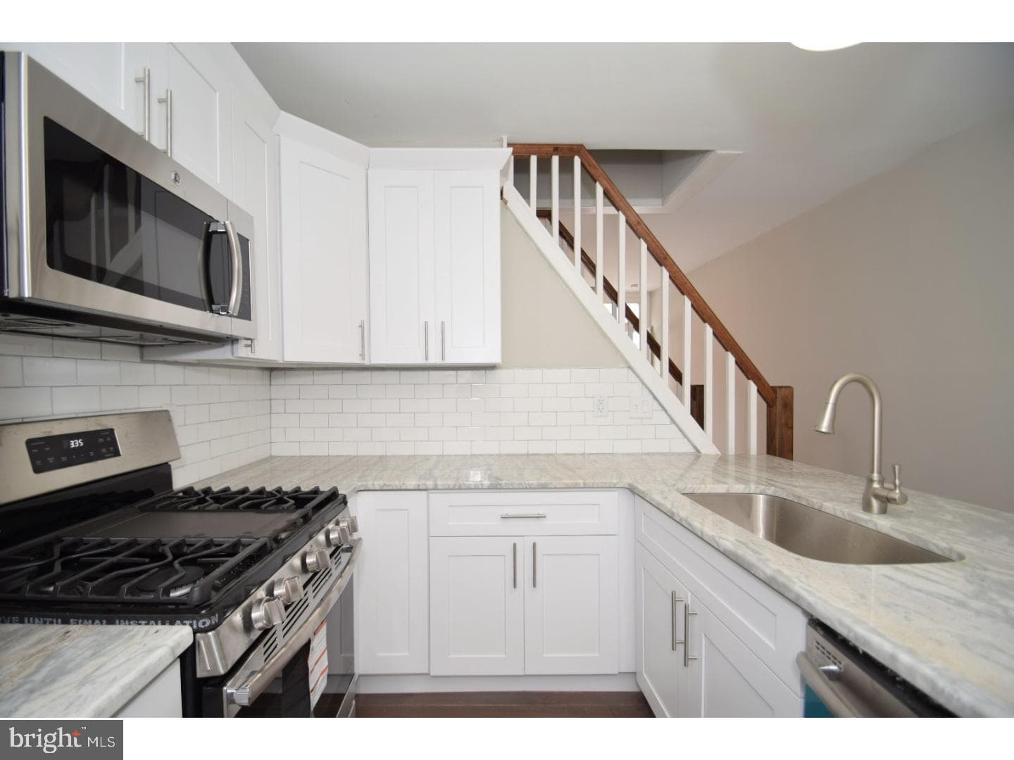 1812 Waterloo Street photo 6