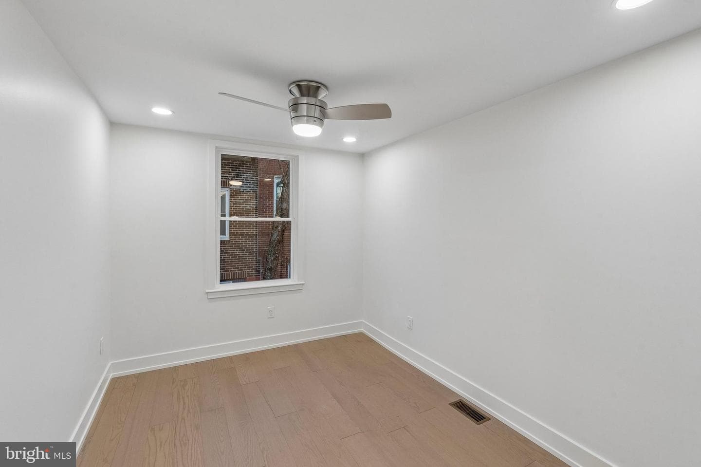 1435 S Clarion Street photo 22