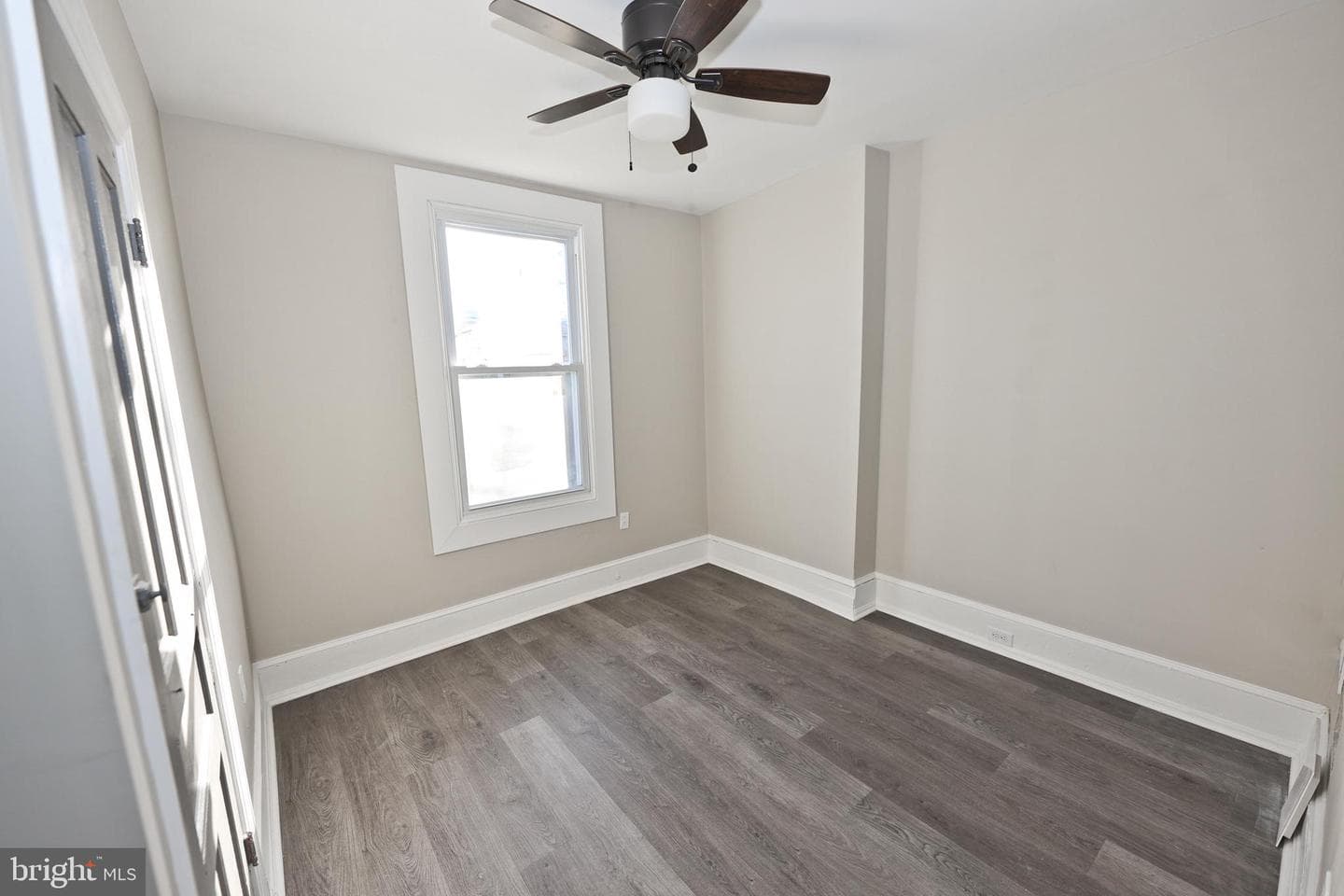 5836 Pemberton Street photo 21