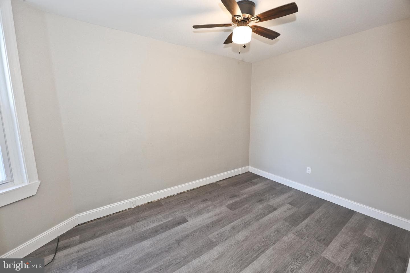 5836 Pemberton Street photo 24