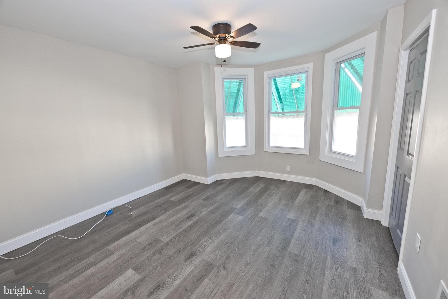 5836 Pemberton Street photo 26