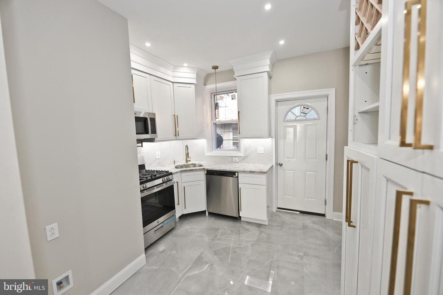 5836 Pemberton Street photo 5