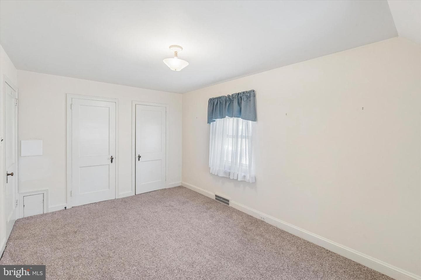 478 Aurania Street photo 32