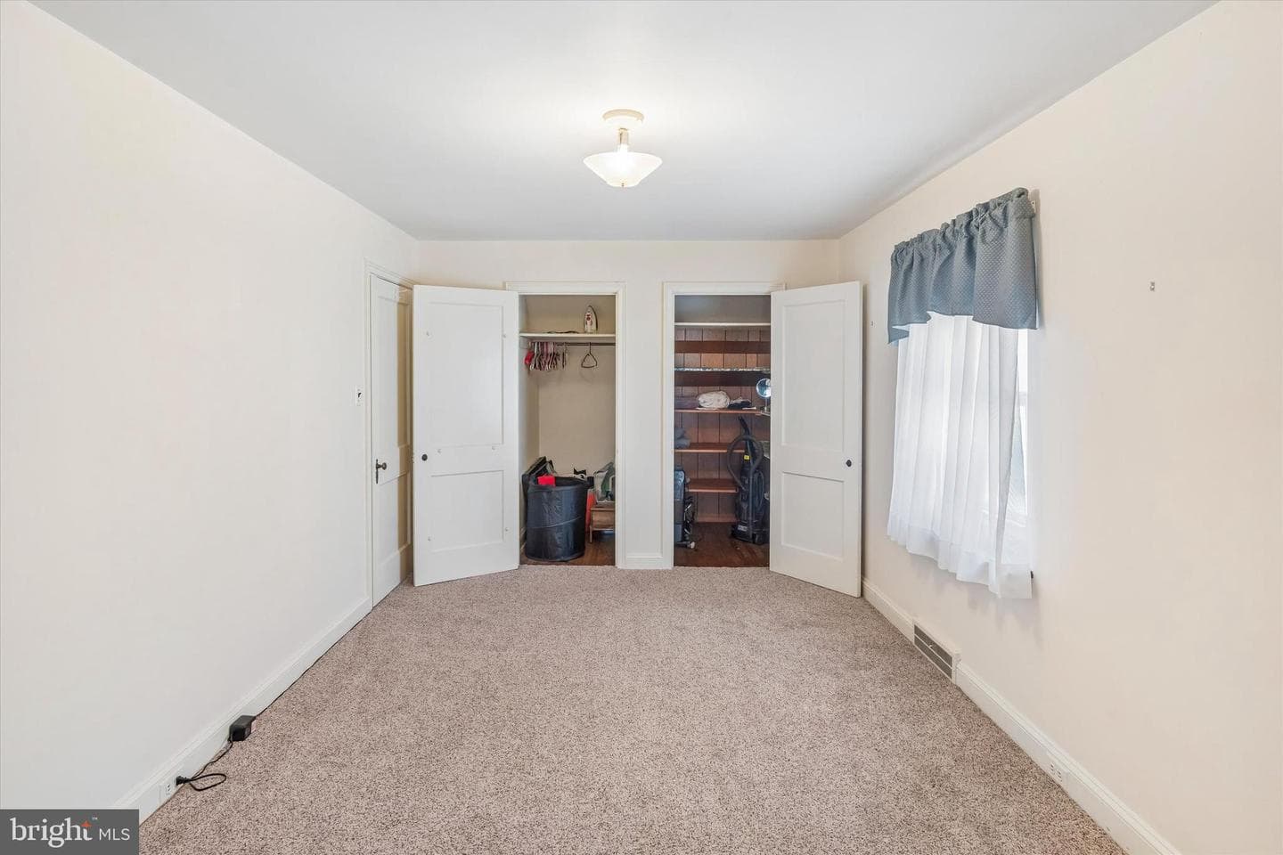 478 Aurania Street photo 33