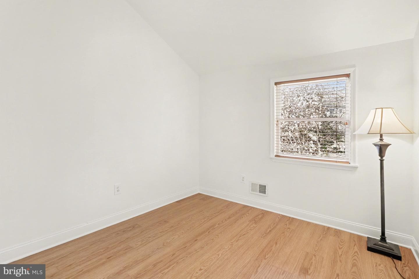 5610 Houghton Street photo 22