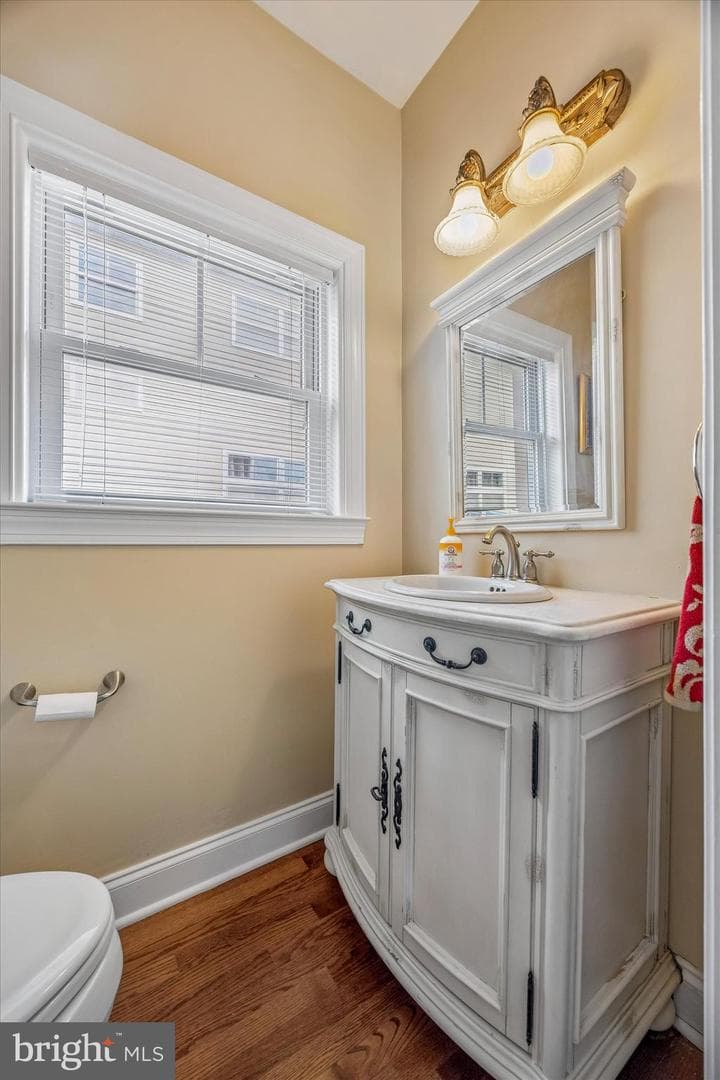 462 Oriole Street photo 13