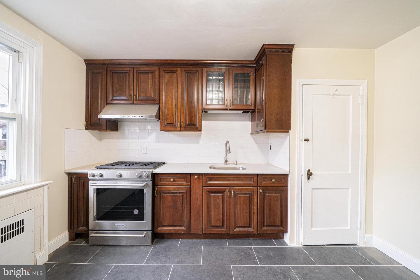 423 Alcott Street photo 7